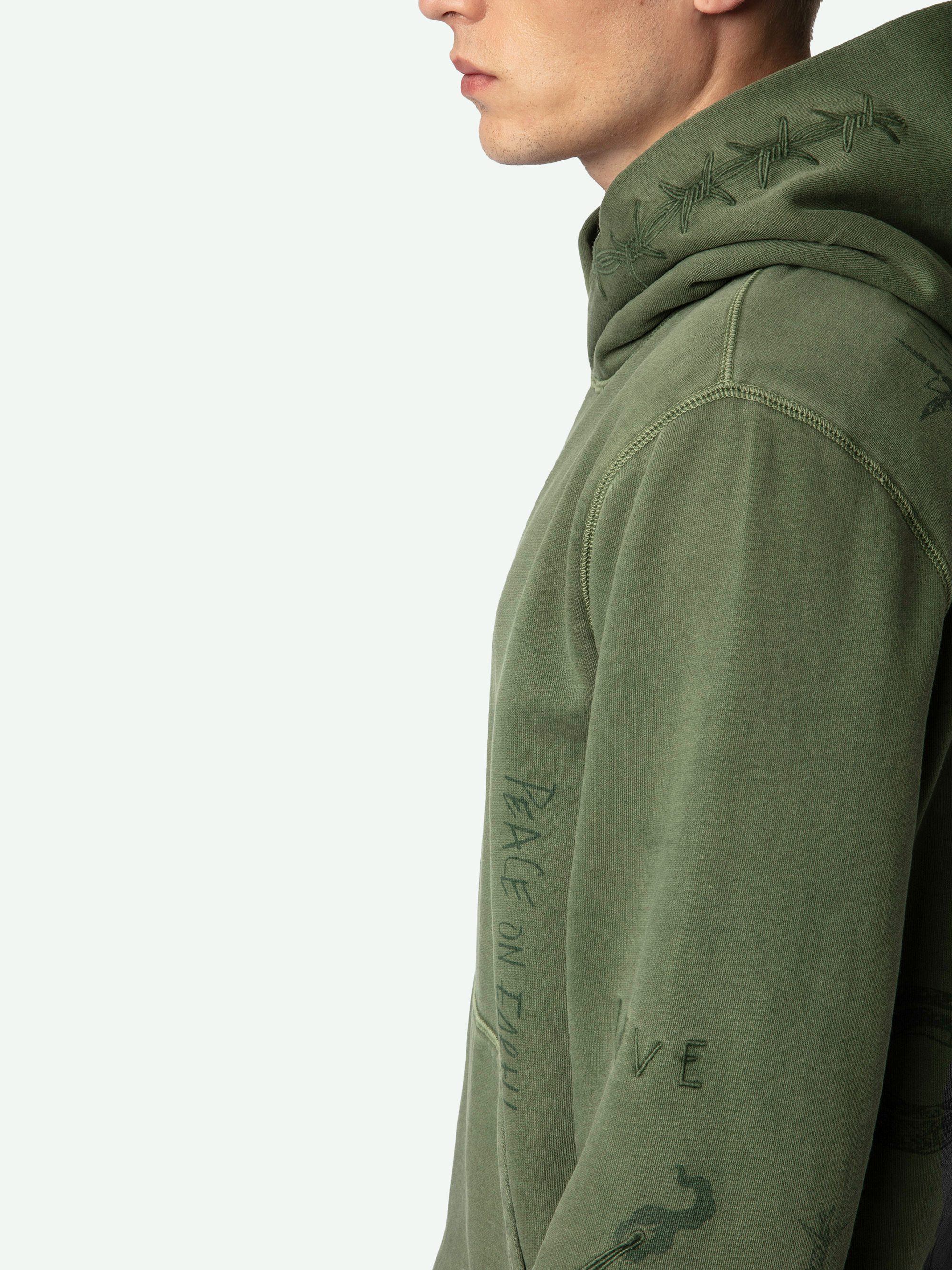 Sudadera Sanchi - Sudadera de algodón orgánico con efecto desgastado en color caqui, con capucha, mangas largas con estampados y bordados de tatuajes.